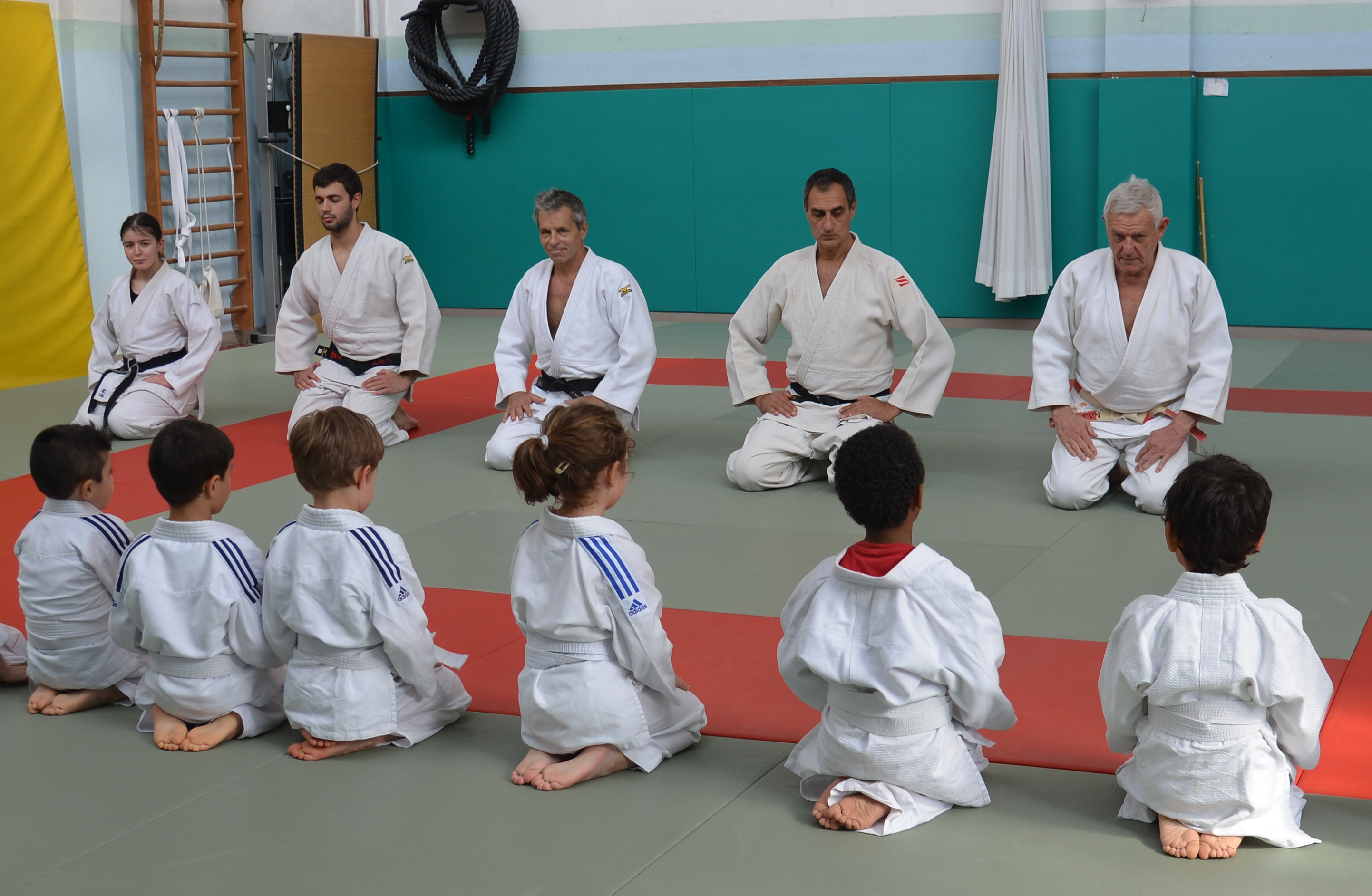 Il Judo è una disciplina per tutti, i cui effetti si estendono ben oltre la pratica nel dojo. Vieni a trovarci per scoprire un metodo adatto a praticanti di ogni età.